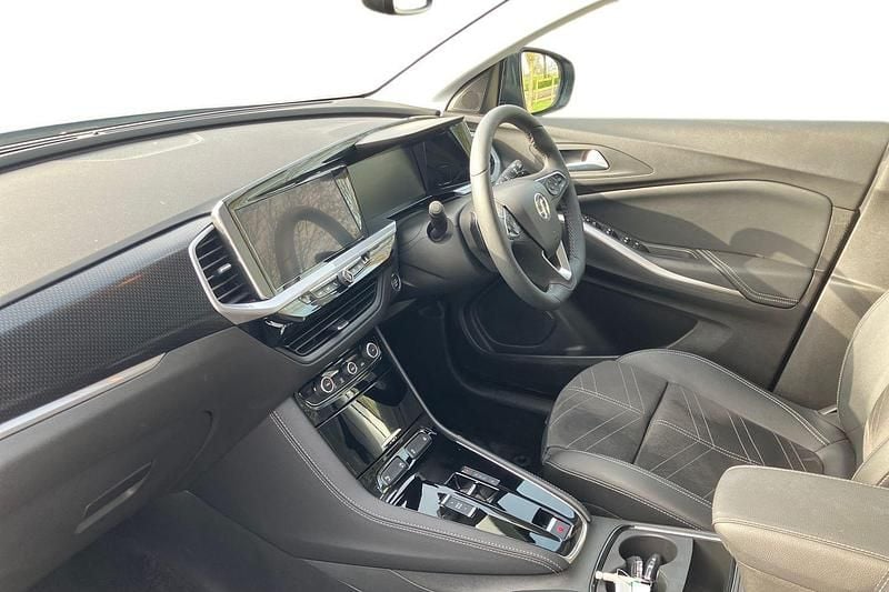 Used Vauxhall Grandland X Ultimate 130 HP (95 kW) 2024 Arctic white SUV