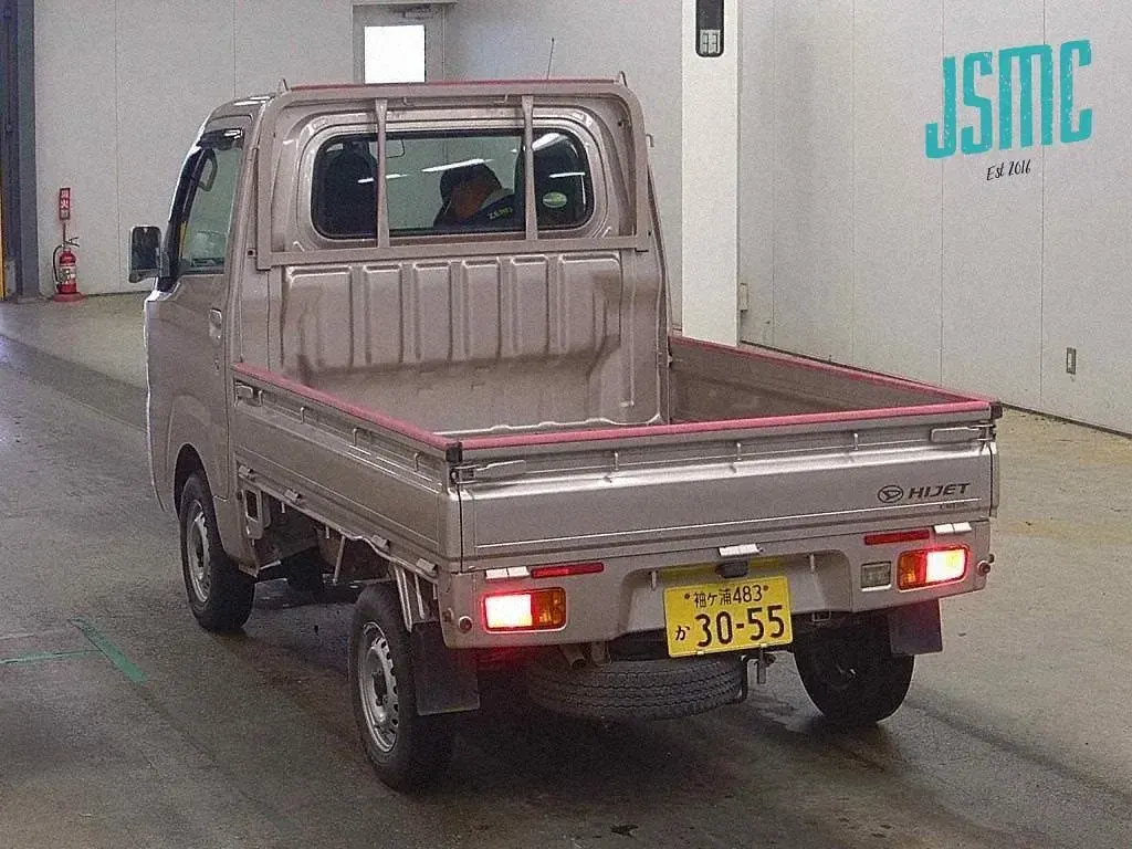 Used Daihatsu Hijet 2015 Pink MPV