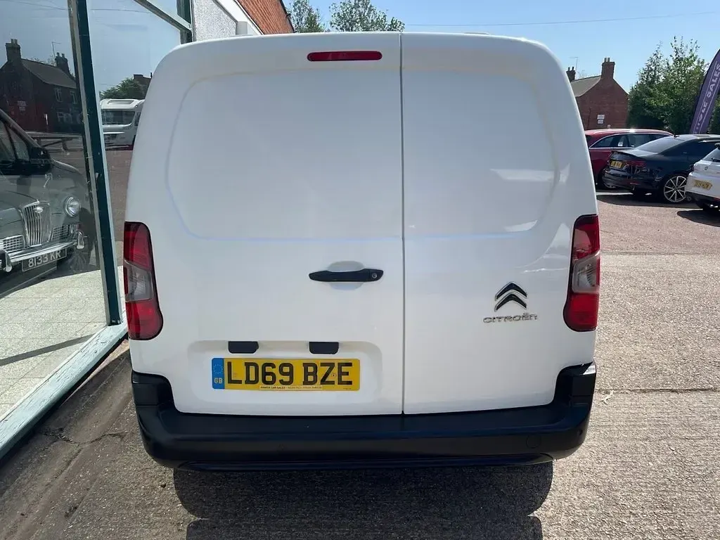 Used Citroën Berlingo 75 HP (55 kW) 2019 White MPV