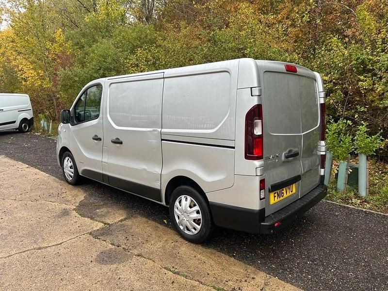 Used Renault Trafic Business 2016 Silver MPV