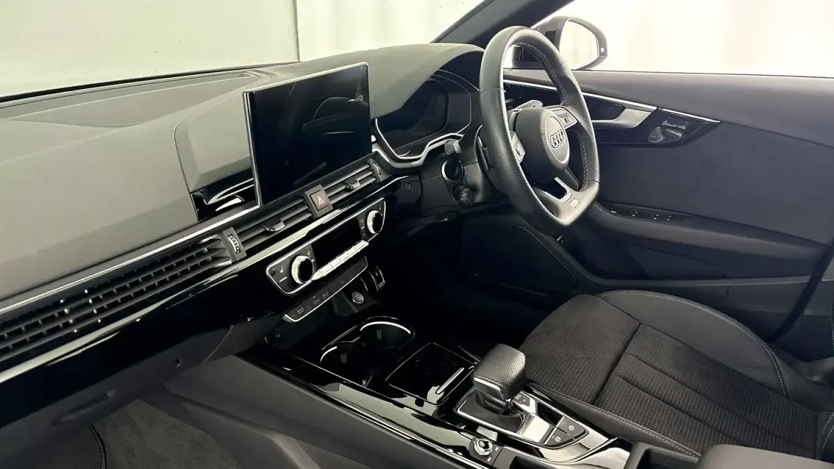 Used Audi A4 Black Edition 200 HP (147 kW) 2024 Grey Sedan