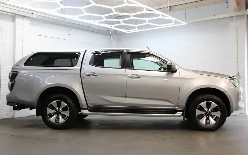 Used Isuzu D-Max 165 HP (121 kW) 2024 Cabriolet