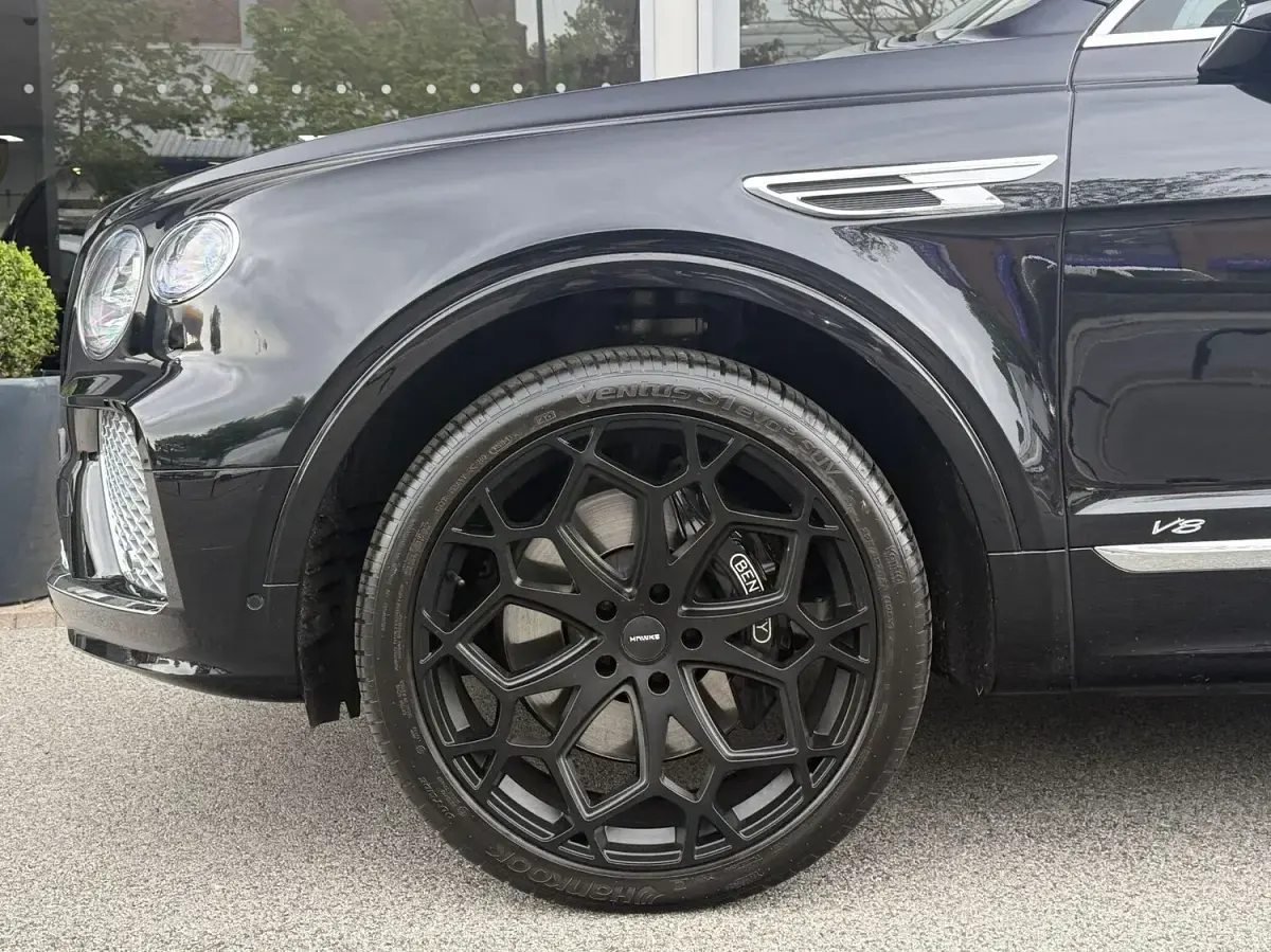 Used Bentley Bentayga 550 HP (404 kW) 2021 Black SUV