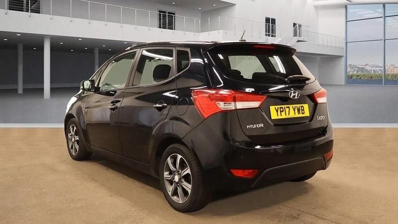 Used Hyundai ix20 Premium 125 HP (91 kW) 2017 Black Hatchback