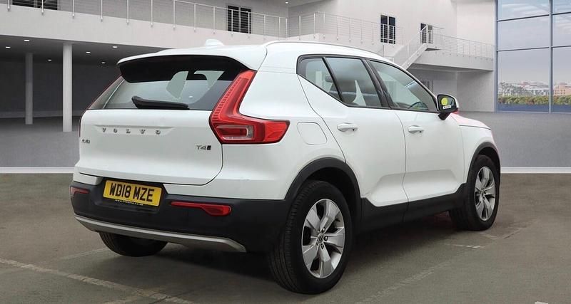 Used Volvo XC40 Momentum 2018 White SUV