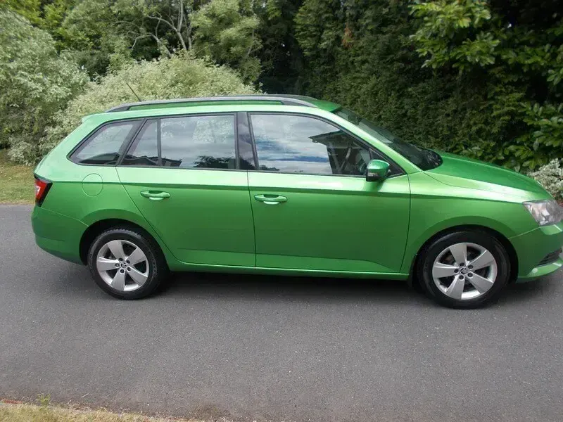 Used Skoda Fabia SE 90 HP (66 kW) 2015 Green Estate