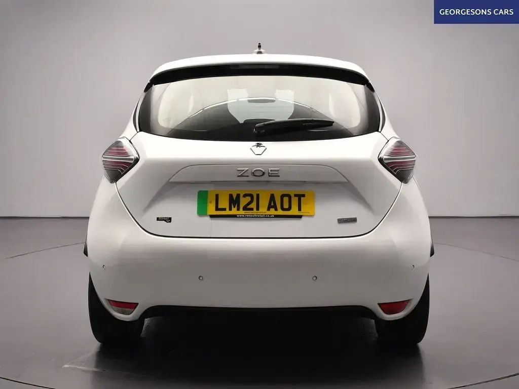 Used Renault Zoe Iconic 100 kW (136 HP) 2021 White Hatchback