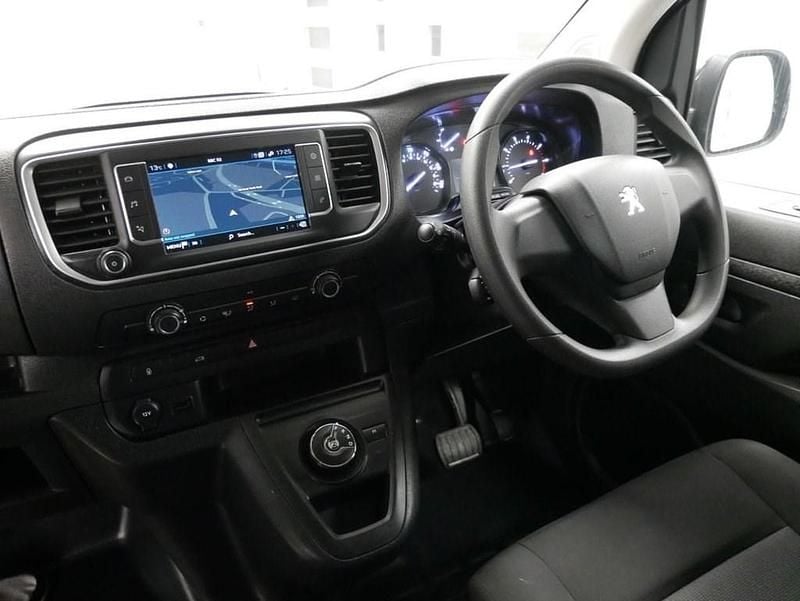 Used Peugeot Expert Premium 145 HP (106 kW) 2024 Grey Van