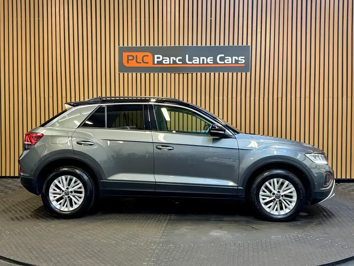 Usado VW T-Roc Life 150 CV (110 kW) 2024 Gris SUV