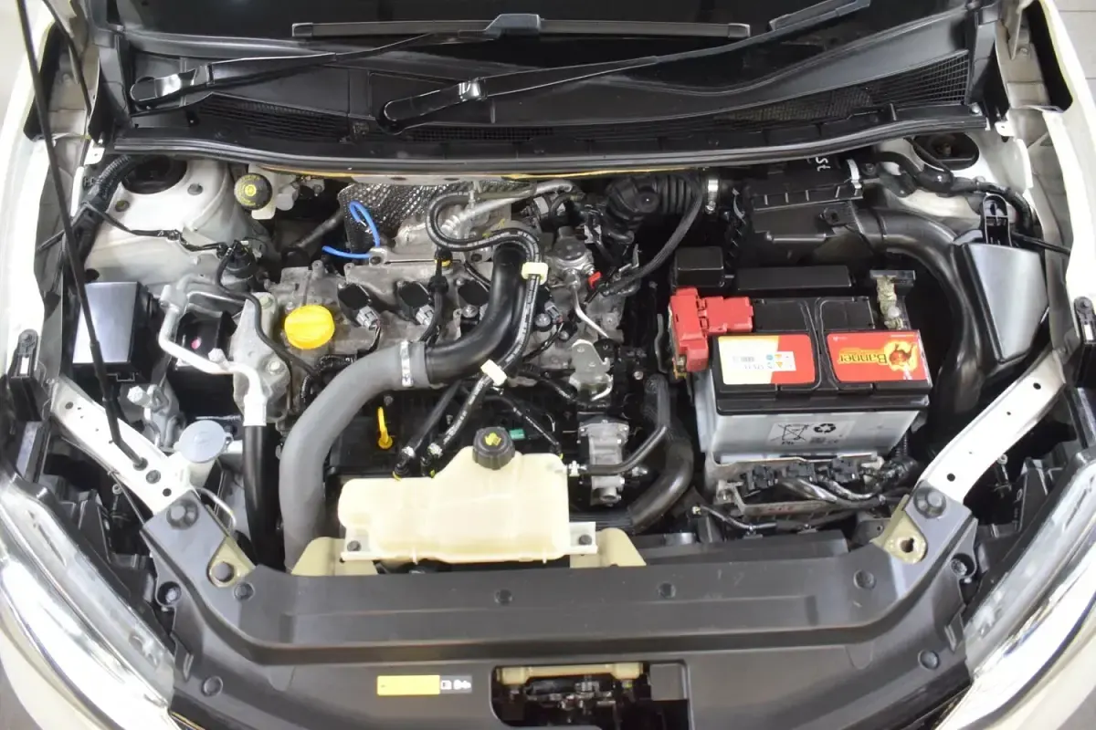 Used Nissan Pulsar N-Connecta 115 HP (84 kW) 2017 White Hatchback
