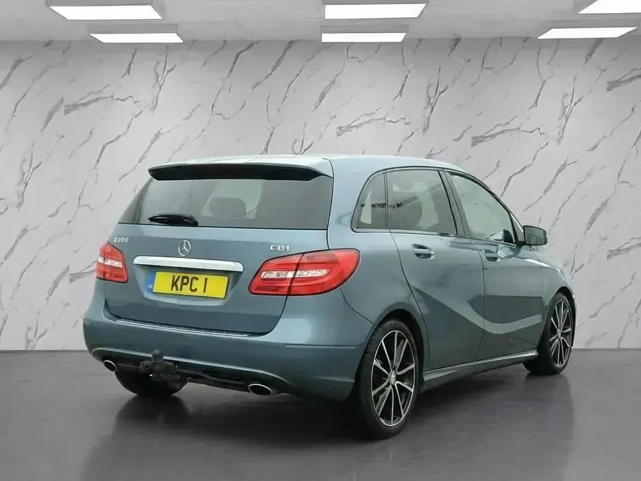 Begagnad Mercedes B180 109 HK (80 kW) 2012 Blå Minibuss