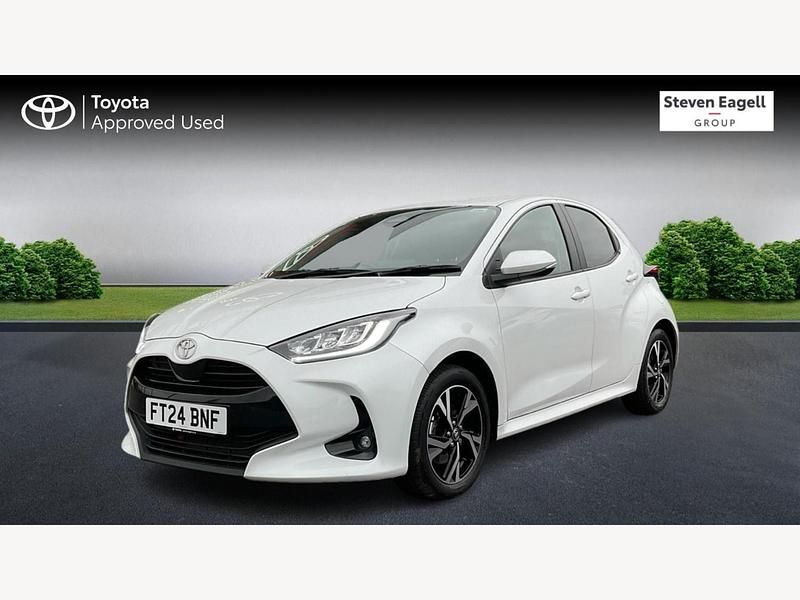 Used Toyota Yaris Hybrid Design 2024 White Hatchback