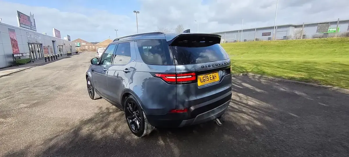 Used Land Rover Discovery 5 HSE 240 HP (176 kW) 2019 Blue SUV