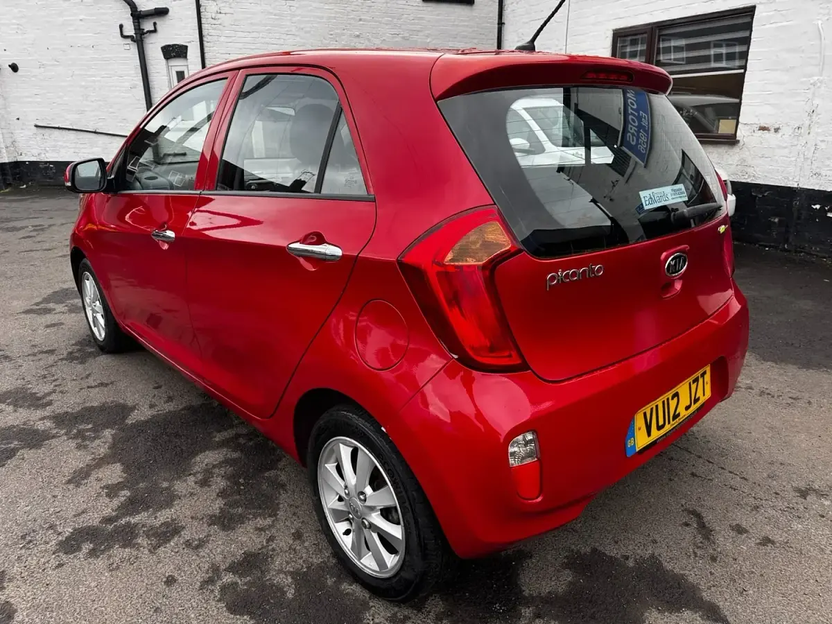 Used Kia Picanto 84 HP (61 kW) 2012 Red Hatchback
