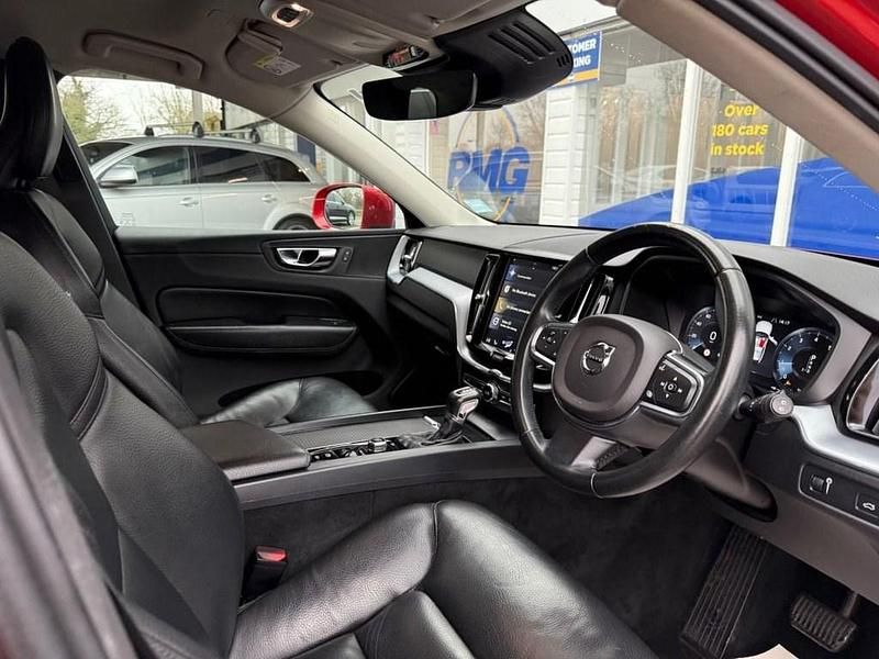 Used Volvo XC60 190 HP (139 kW) 2019 Red SUV