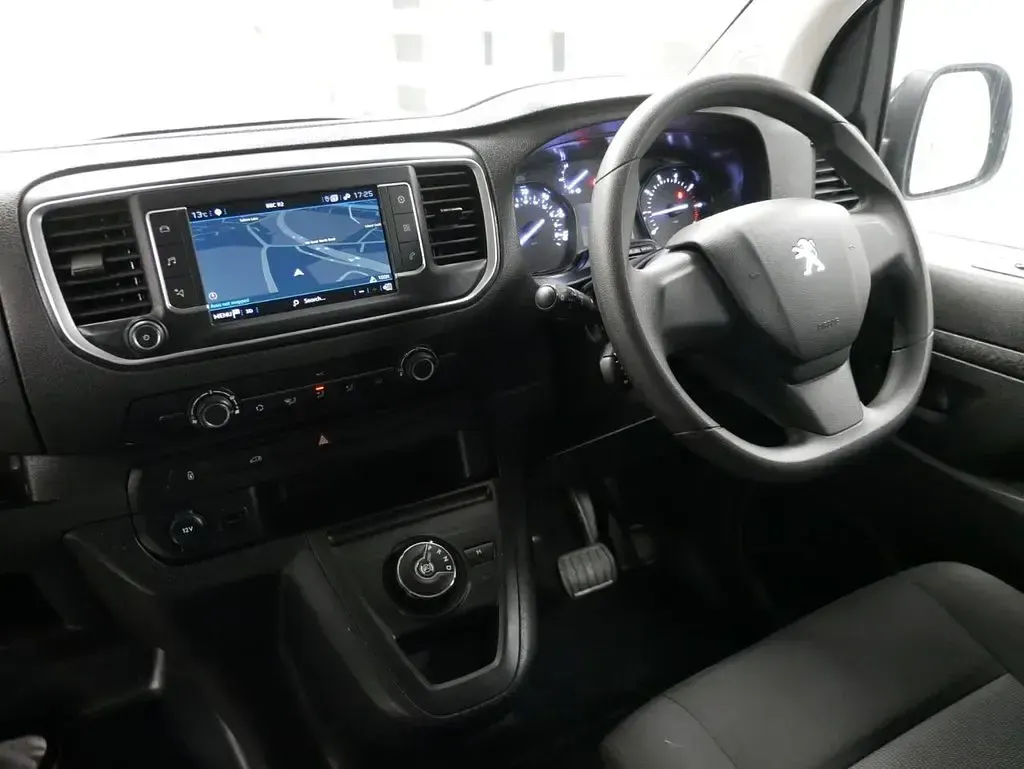Used Peugeot Expert Premium 145 HP (106 kW) 2024 Grey Van