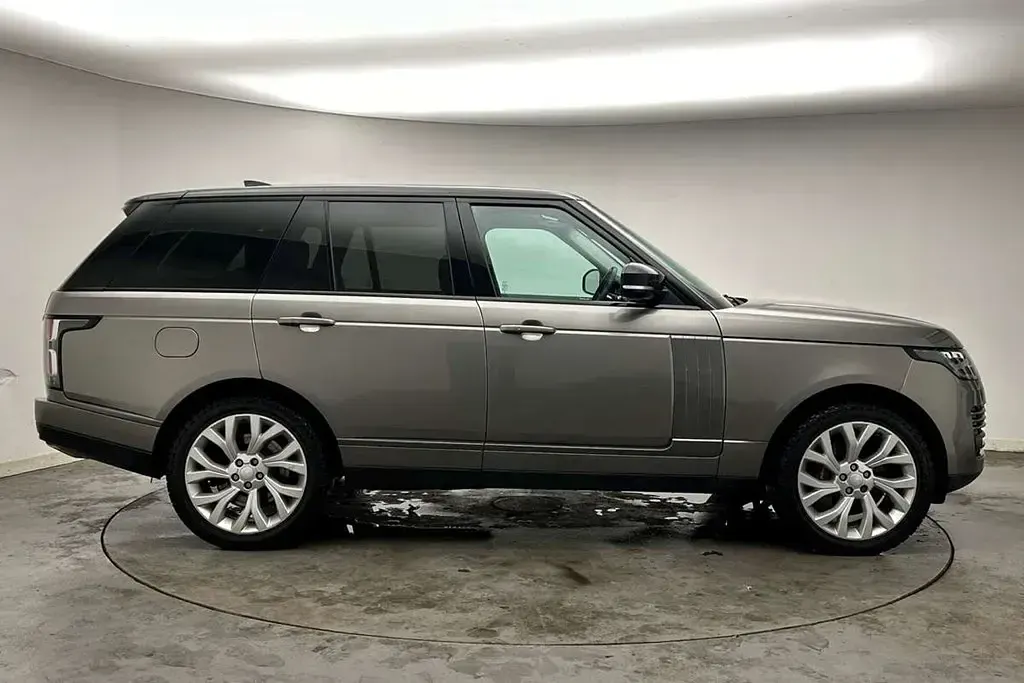 Używany Land Rover Range Rover Vogue 339 KM (249 kW) 2021 Srebrny SUV