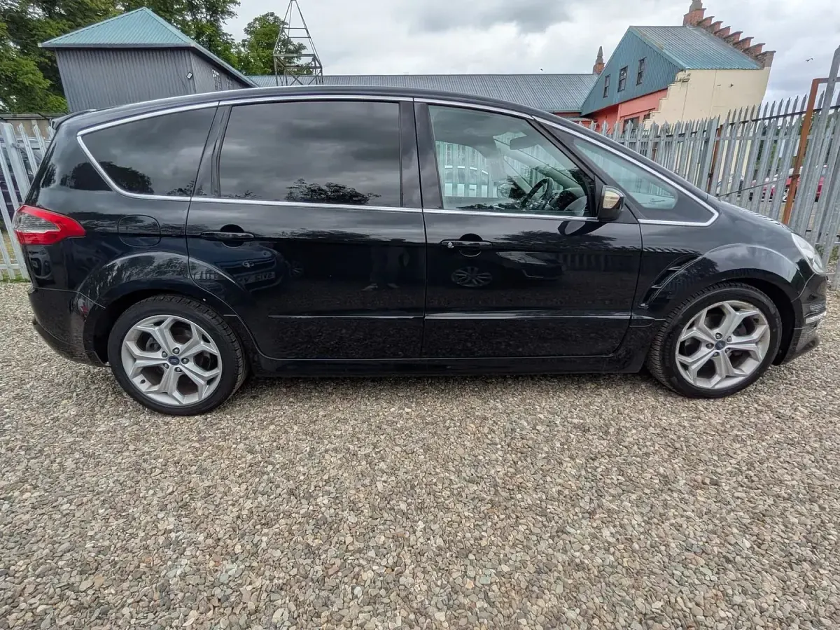 Used Ford S-MAX Titanium X 200 HP (147 kW) 2012 Black MPV