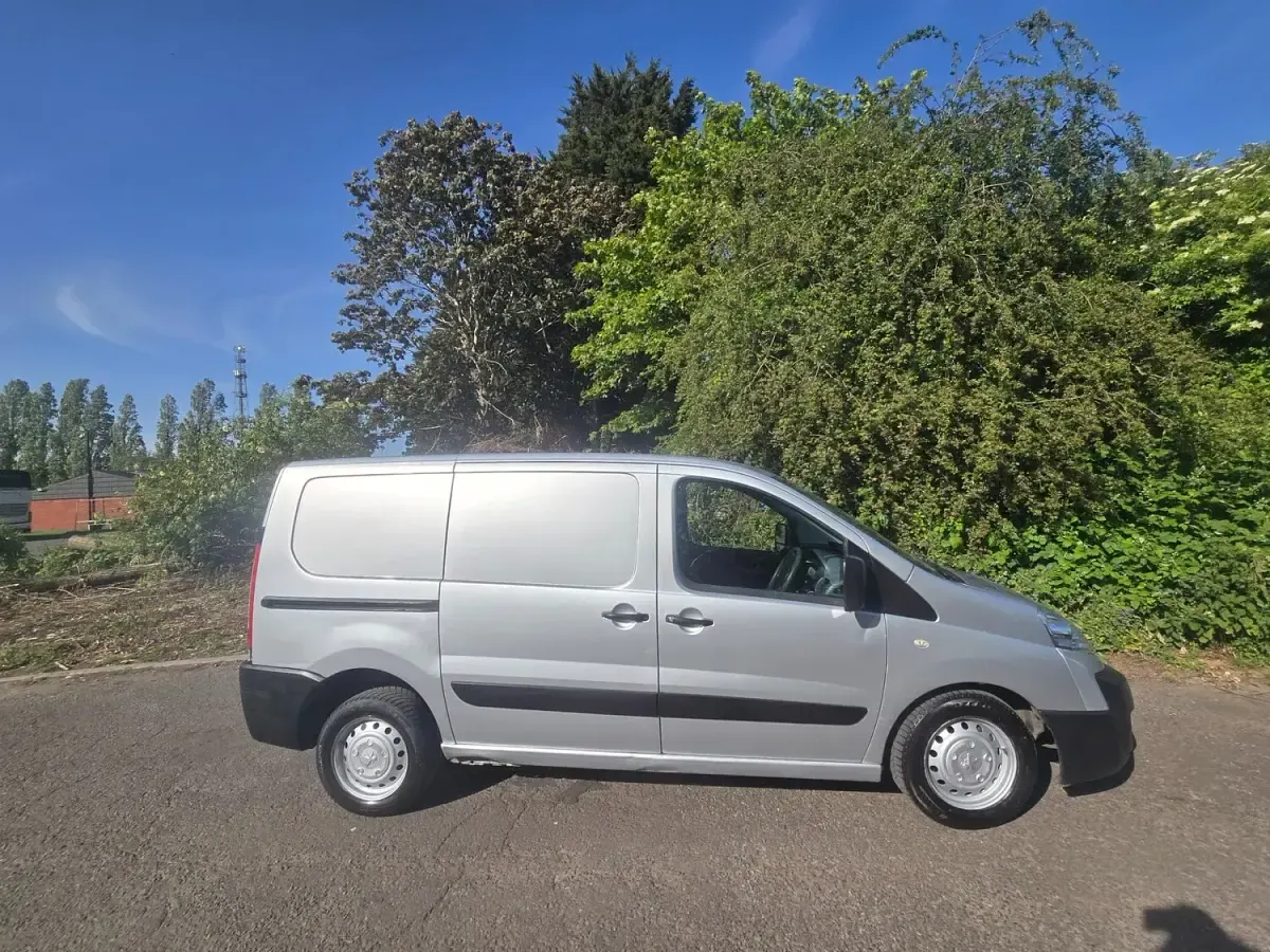 Used Peugeot Expert 90 HP (66 kW) 2014 Silver Van