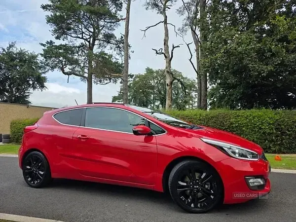 Used Kia ProCeed 2015 Red Hatchback