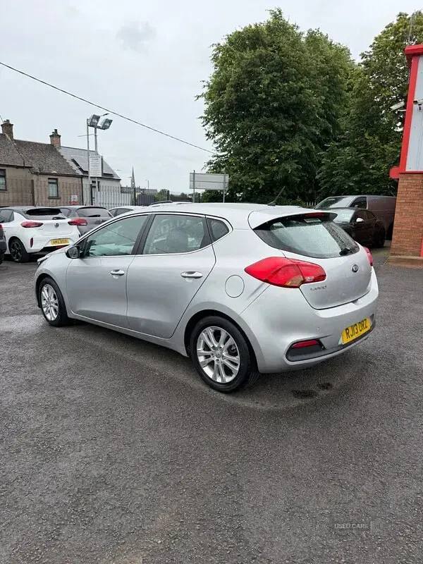 Used Kia Ceed 128 HP (94 kW) 2013 Silver Hatchback
