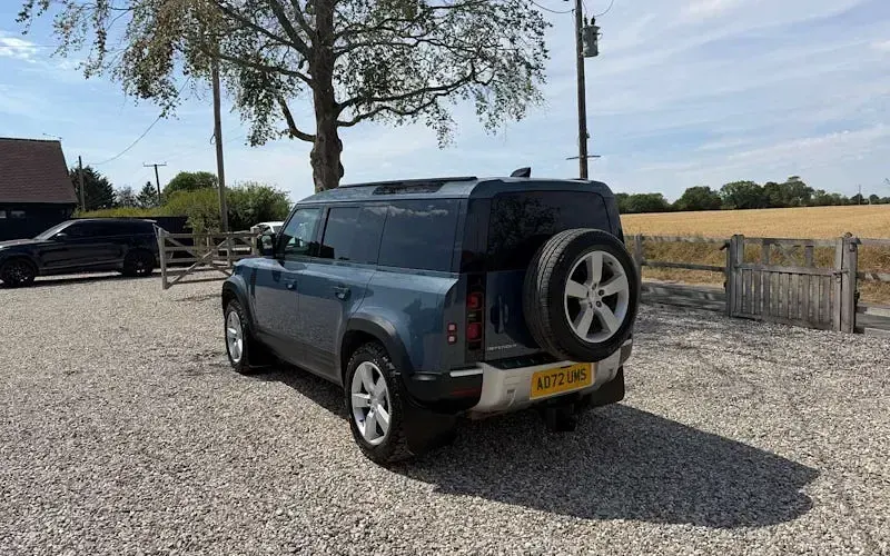 Used Land Rover Defender HSE 249 HP (183 kW) 2023 SUV