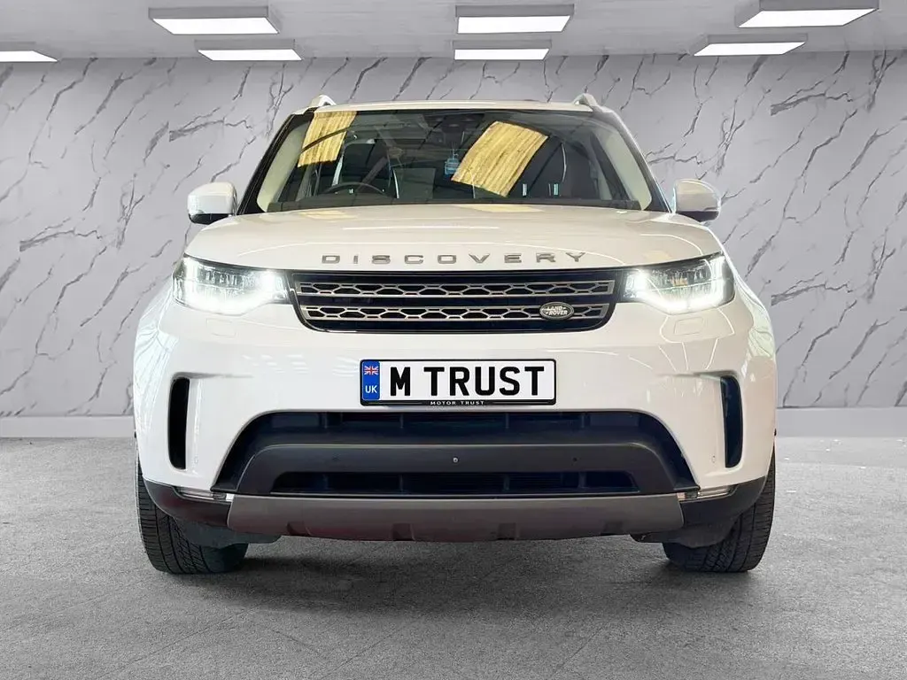 Used Land Rover Discovery SE 240 HP (176 kW) 2019 White SUV