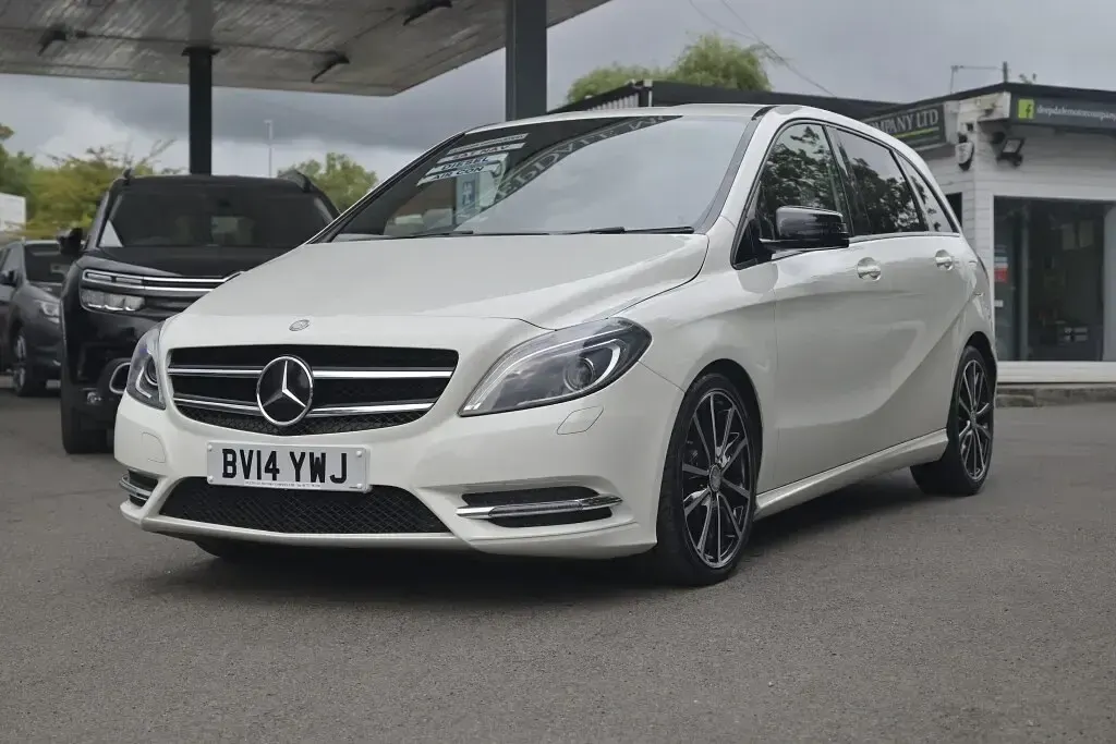 Used Mercedes B200 134 HP (98 kW) 2014 White Hatchback