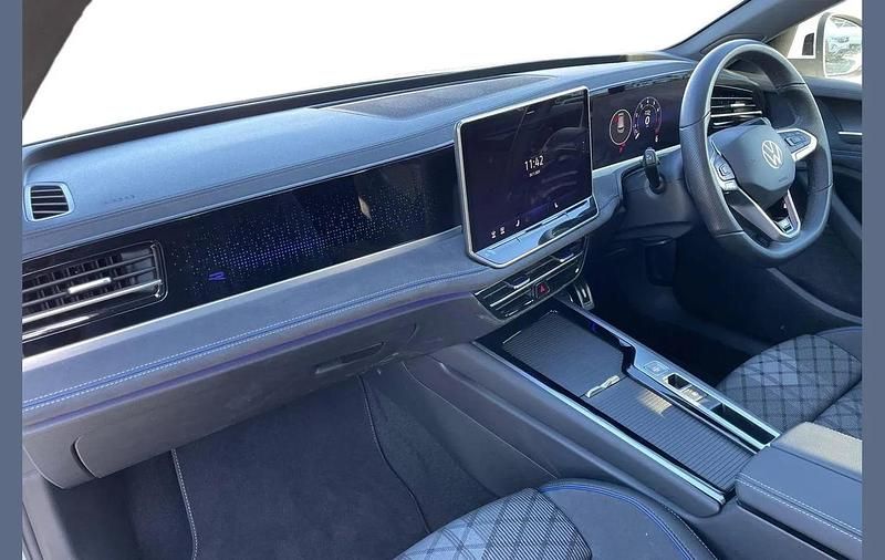 Used VW Passat R-line 150 HP (110 kW) 2025 White Estate