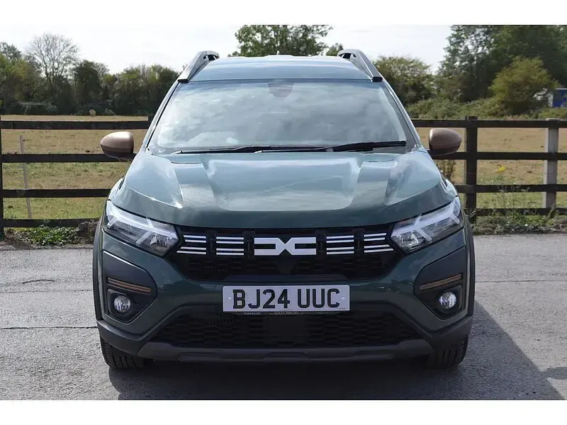 Used Dacia Jogger Extreme 110 HP (80 kW) 2024 Green MPV