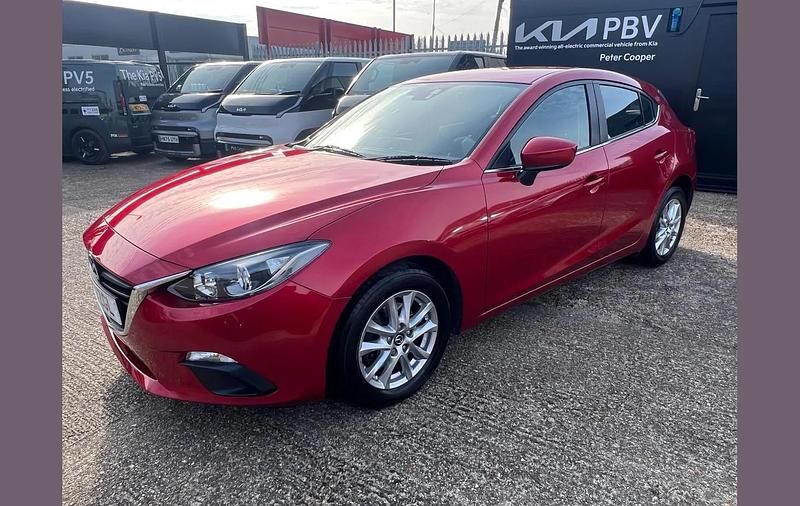Used Mazda 3 117 HP (86 kW) 2016 Red Hatchback