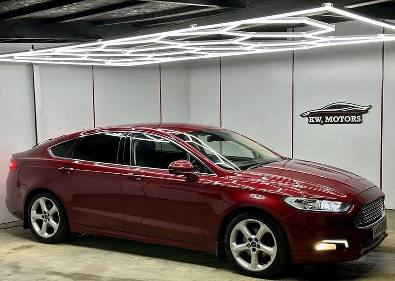 Used Ford Mondeo Titanium 180 HP (132 kW) 2016 Red Hatchback