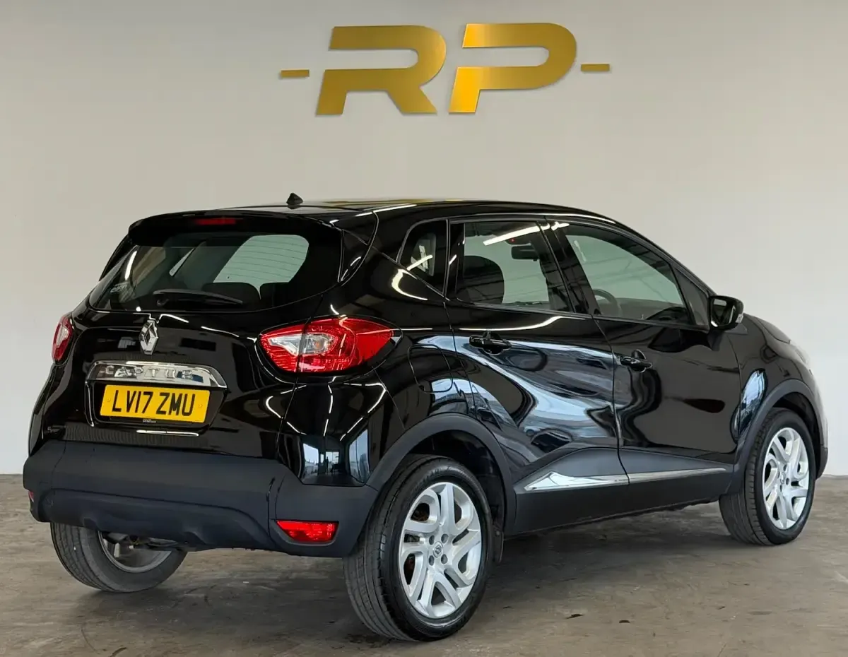 Used Renault Captur Dynamique 90 HP (66 kW) 2017 Black SUV