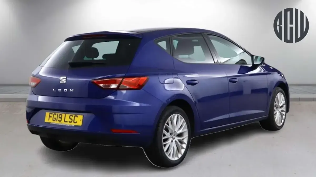 Used Seat Leon SE Dynamic 115 HP (84 kW) 2019 Blue Hatchback