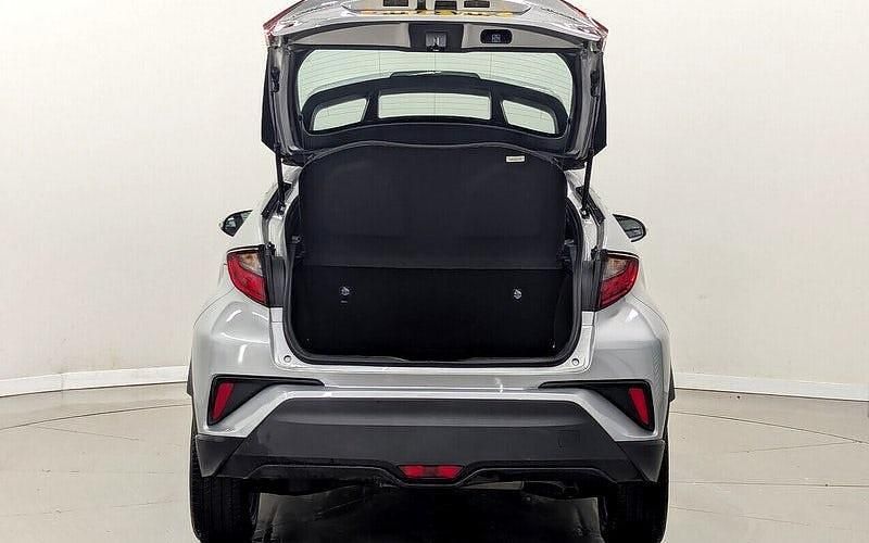 Used Toyota C-HR 122 HP (89 kW) 2022 Silver SUV