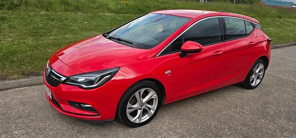 Used Vauxhall Astra SRi 105 HP (77 kW) 2015 Radiant red Hatchback