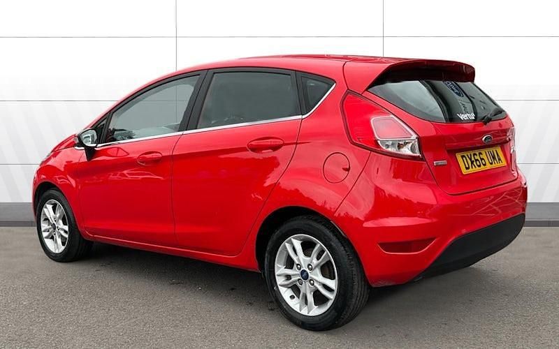 Used Ford Fiesta Zetec 101 HP (74 kW) 2016 Red Hatchback
