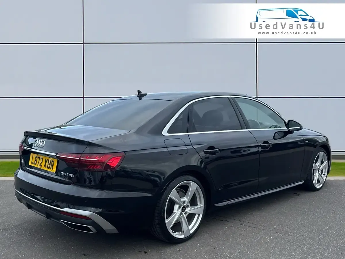 Second-hand Audi A4 S-Line 150 CP (110 kW) 2022 Negru Berlinǎ