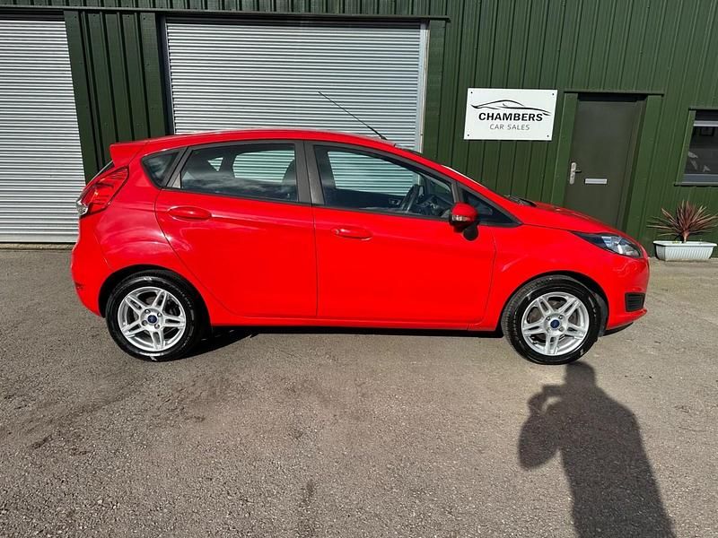 Used Ford Fiesta Style 82 HP (60 kW) 2014 Red Hatchback