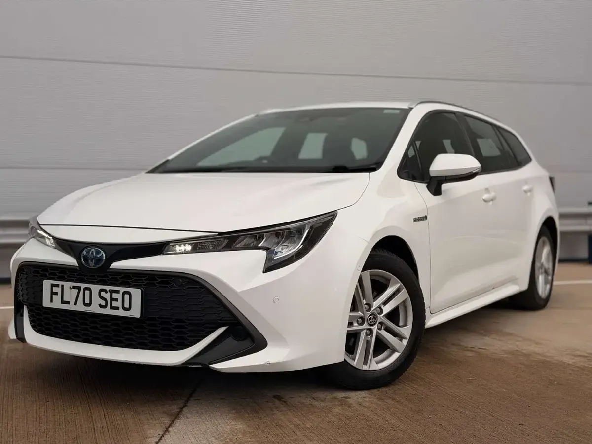 Used Toyota Corolla 122 HP (89 kW) 2020 White Estate