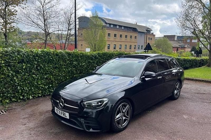 Begagnad Mercedes E220 AMG line 2022 Svart Kombi