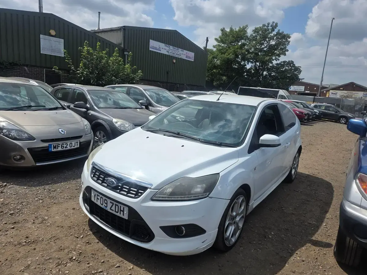 Used Ford Focus Zetec 136 HP (100 kW) 2009 White Hatchback