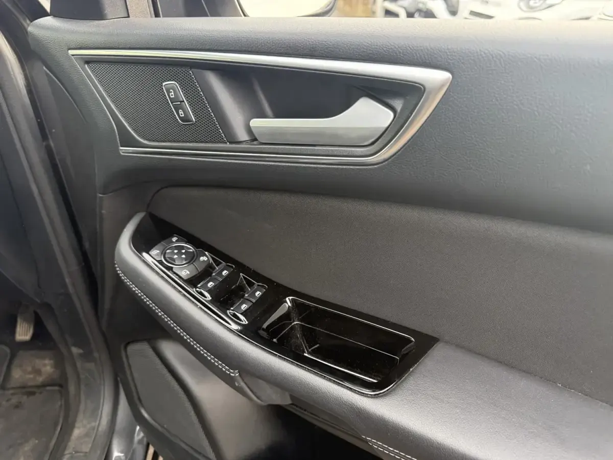 Used Ford S-MAX Titanium 150 HP (110 kW) 2020 Grey MPV