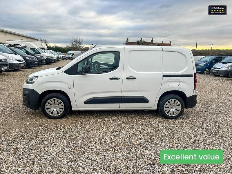 Used Citroën Berlingo 75 HP (55 kW) 2020 White MPV