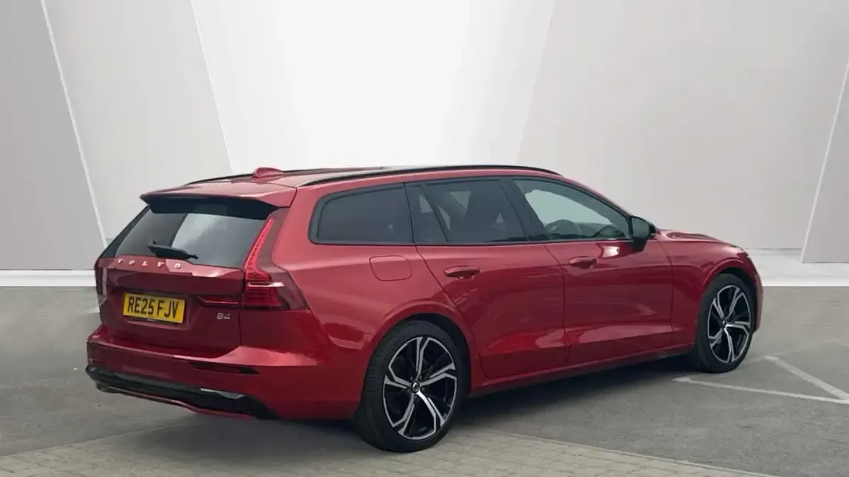 Used Volvo V60 Plus 197 HP (144 kW) 2025 Fusion red Estate
