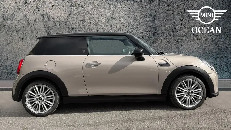 Usado Mini Cooper Exclusive 134 CV (98 kW) 2022 Gris Utilitario