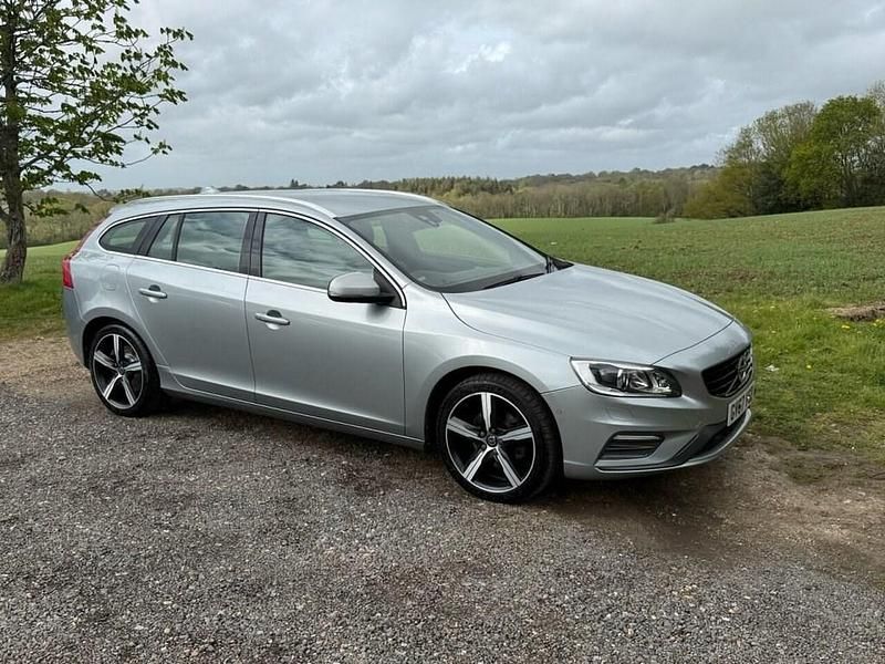 Used Volvo V60 R-Design 190 HP (139 kW) 2017 Silver Estate