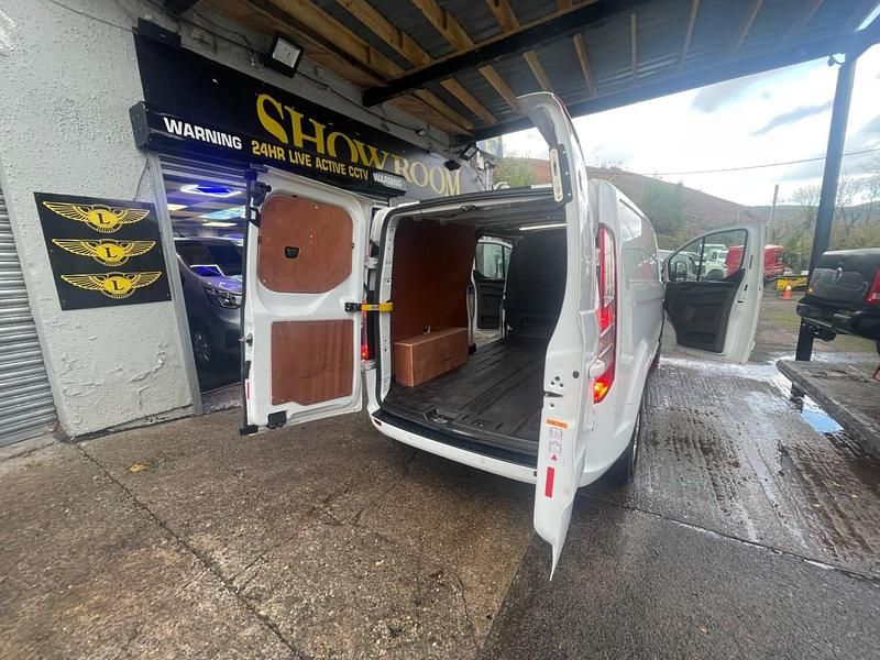 Used Ford Transit Custom Limited 130 HP (95 kW) 2022 White