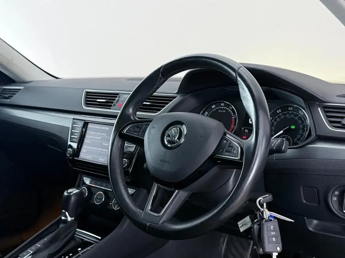 Used Skoda Superb SE L Executive 150 HP (110 kW) 2016 Beige Estate