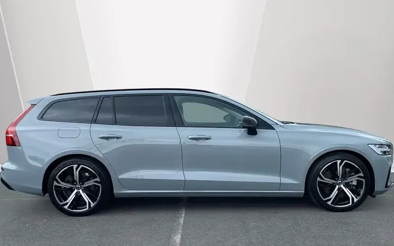 Used Volvo V60 Plus 350 HP (257 kW) 2025 Grey Estate